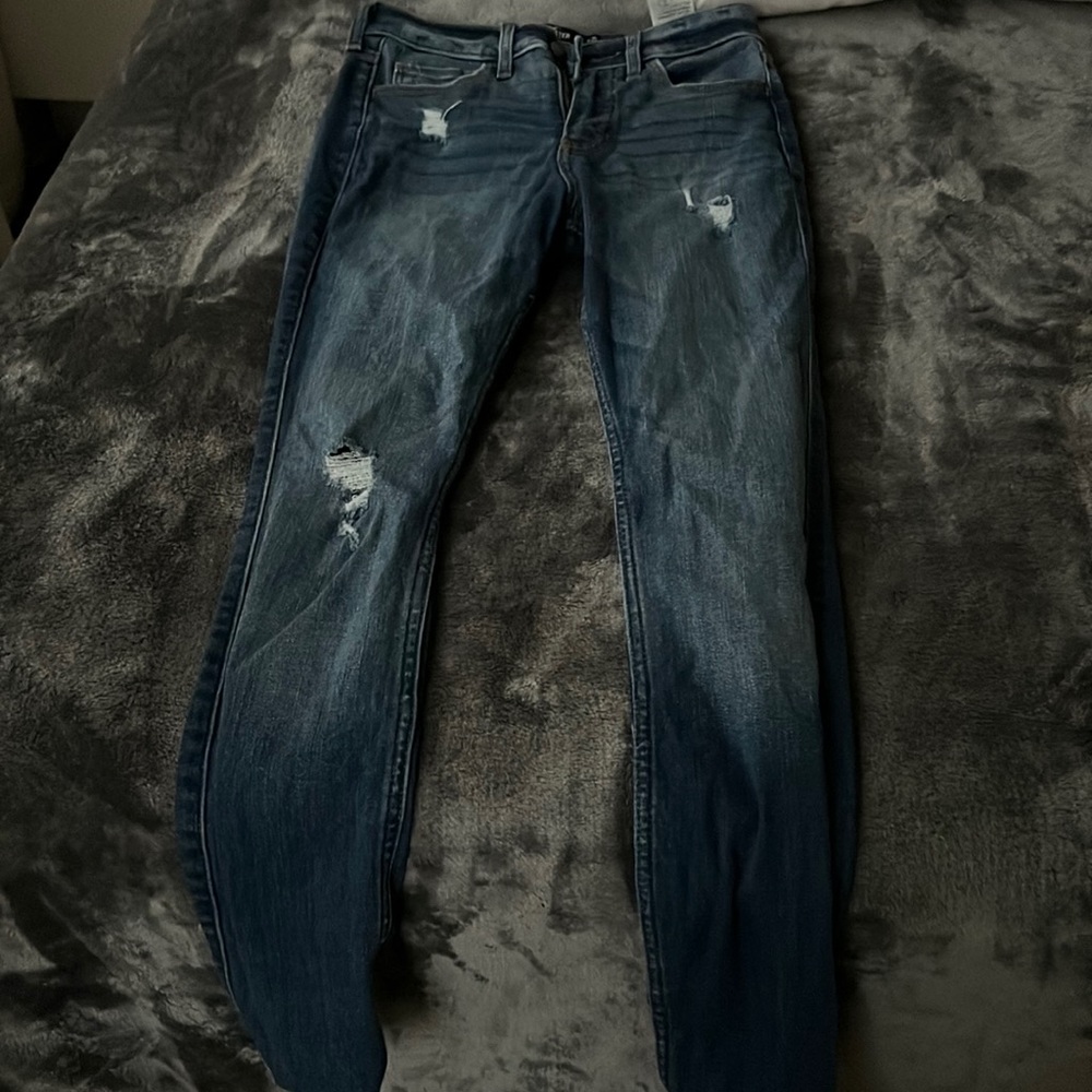 hollister skinny jeans with rips